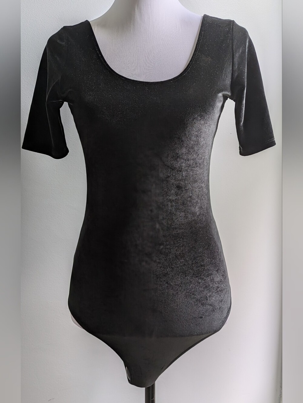 Abercrombie & Fitch Black Velvet Scoop Neck Short Sleeve Bodysuit/Leotard Size M